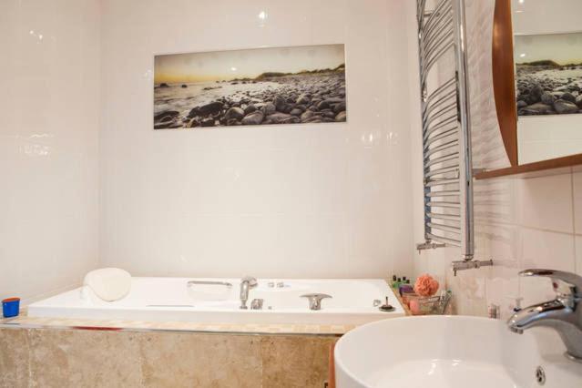 Bed and Breakfast Arvalee Retreat With Outdoor Hottub à Omagh Extérieur photo